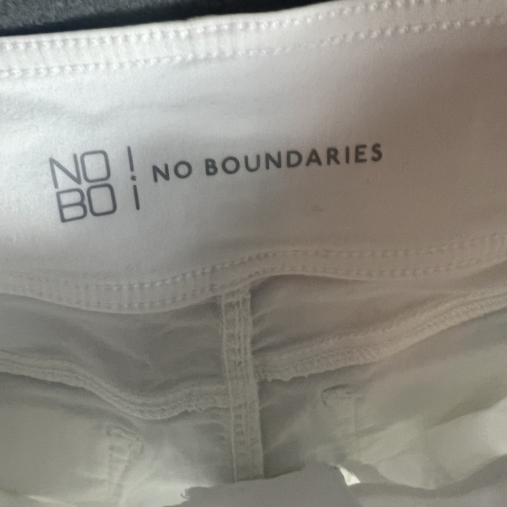 No Boundaries Women's White High Rise Button Fly Stretch Denim Shorts Size 9 - Picture 4 of 6